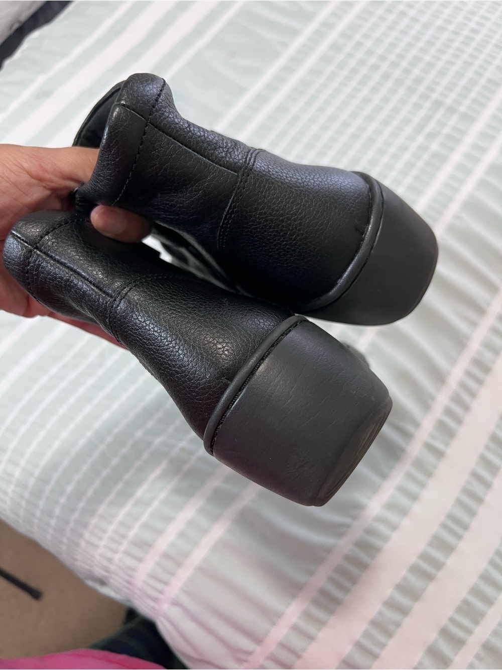 Clarks Black Delana Fairlee Leather Ankle Boots with Wrap Strap size 9 - Picture 2 of 9